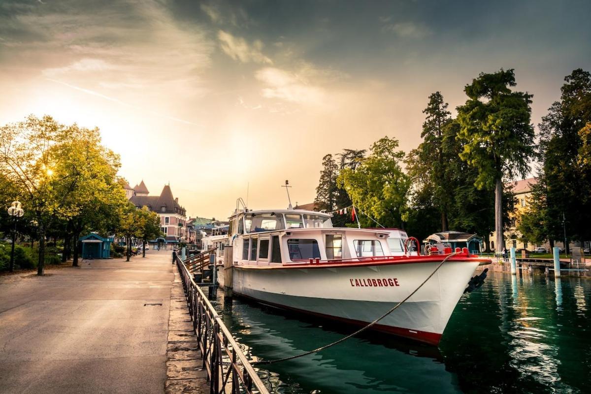 Golden Beach Parking Proche Du Lac Annecy Exterior foto
